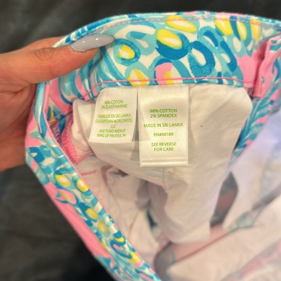 🔥NWOT Lily Pulitzer Pink Scalloped Shorts with Blue and Yellow Pineapple Print🔥 - Picture 7 of 8